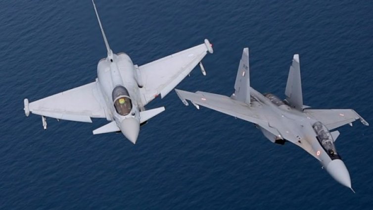 Изтребител Су-30 се разби в Алжир