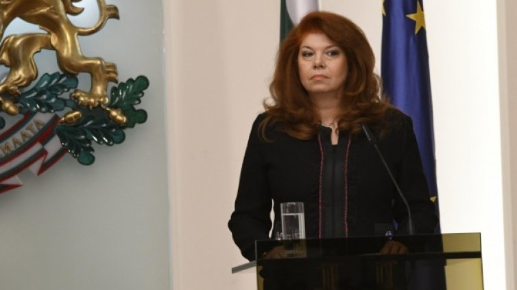 Йотова предлага Асоциация на общностите по света 