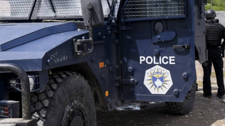 Полицай загина при взрив в Косово