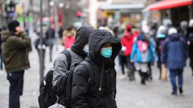 Петиции в три държави &ndash; не искат да пускат китайци