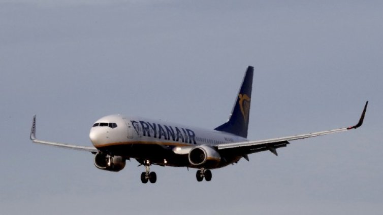 Полет от Ада: Четирима пътници припадат на борда на Ryanair