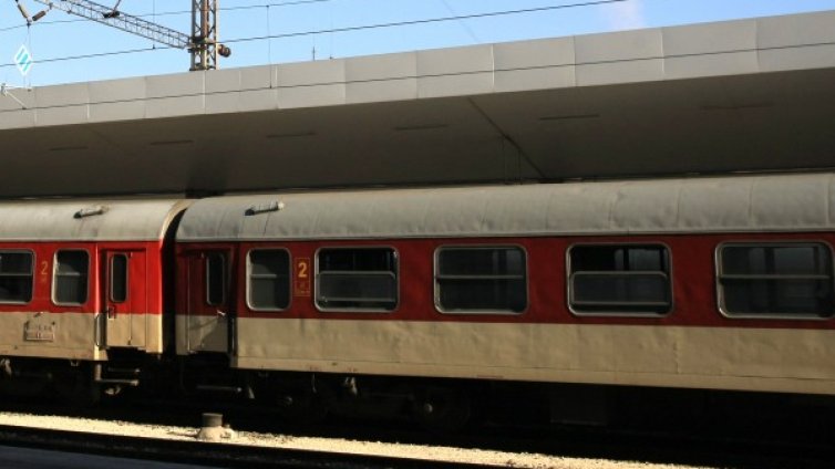 Ремонт в Сърбия спира влаковете до границата