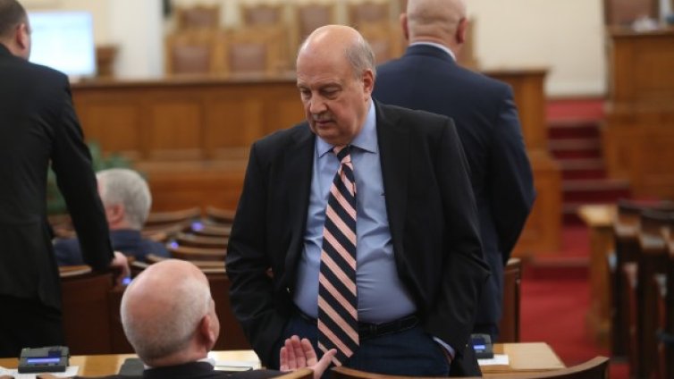 От редиците ГЕРБ: Съжаляваме за издънката на Радев, но не злорадстваме!