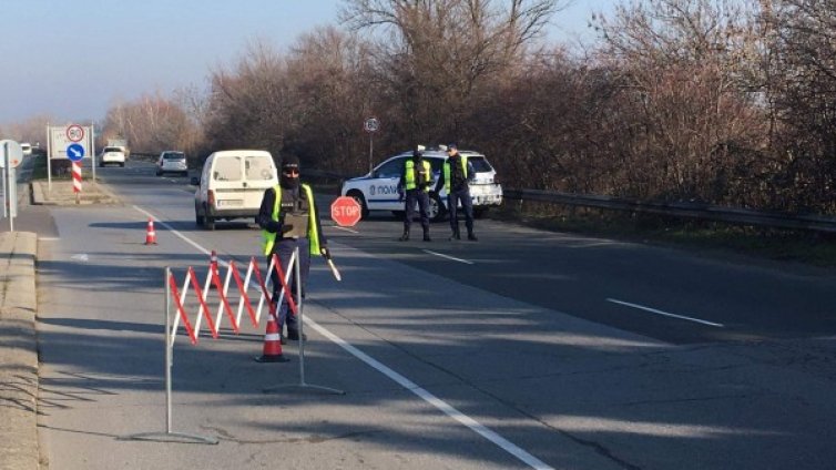 Полицията блокира Бургас, търсят крадци 