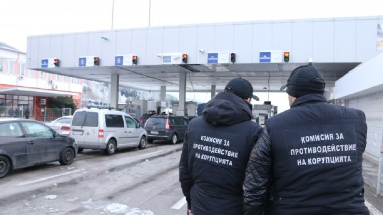 На "Калотина" &ndash; митничарите вземали до ?1000 такса "почерпка" на смяна