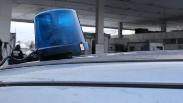 Задържаха двама, ограбили възрастна жена