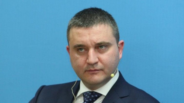 Горанов успокоява: Няма нужда да обръщате левовете си в евро