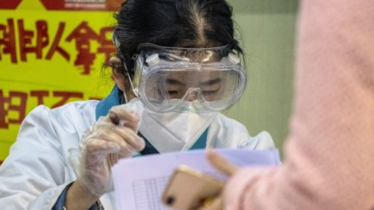 Скок на починалите от крононавирус в Китай - нови 242 случая 