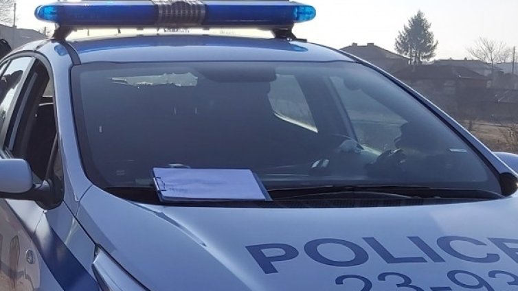 Арест за младежи, набили и откраднали телефон от 15-годишен