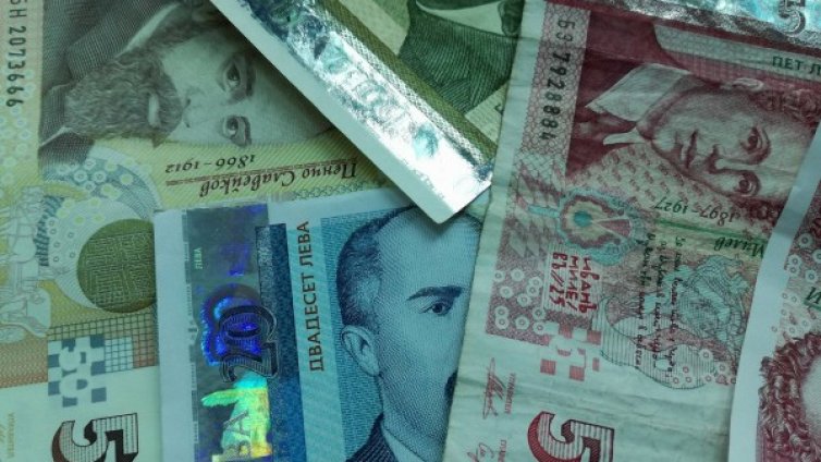 Доходите ни скочили с 13, 7% за година, разходите с 10,7 на сто 
