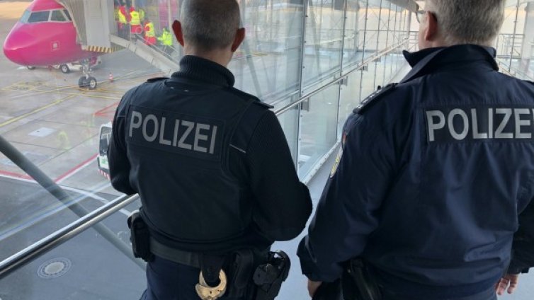 Бундесполицията спря 10 германци, идвали за Луковмарш