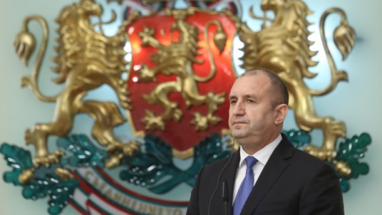 Радев настоя: Плащаме двойно за газа от Русия, Петкова да се замисли!