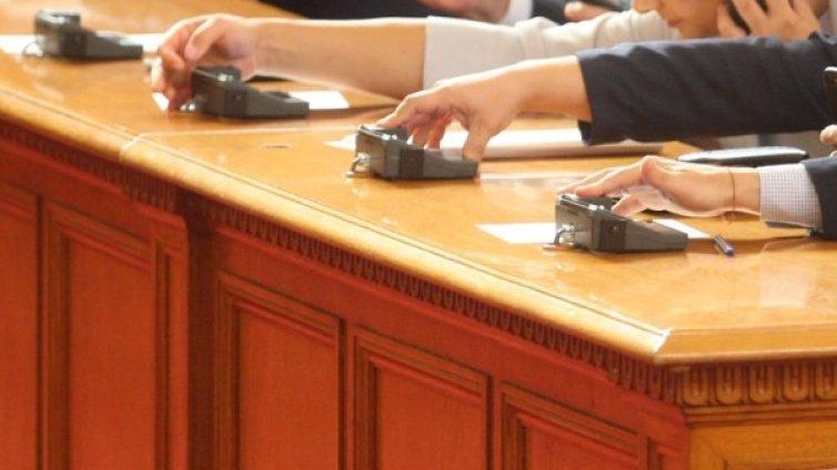 БСП vs ГЕРБ: Стъкмистика за БВП, упражнения по аритметика