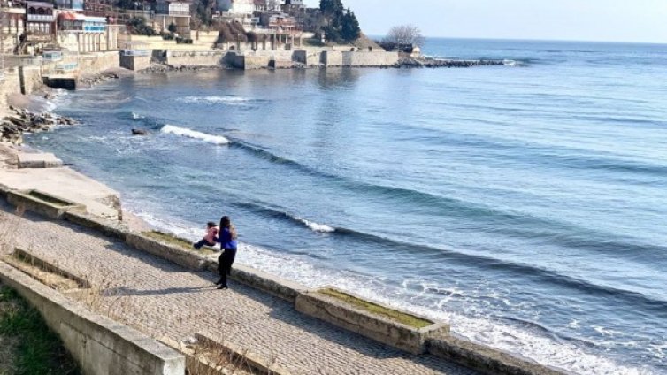 Децата на Херо Мустафа се радват на Черно море 