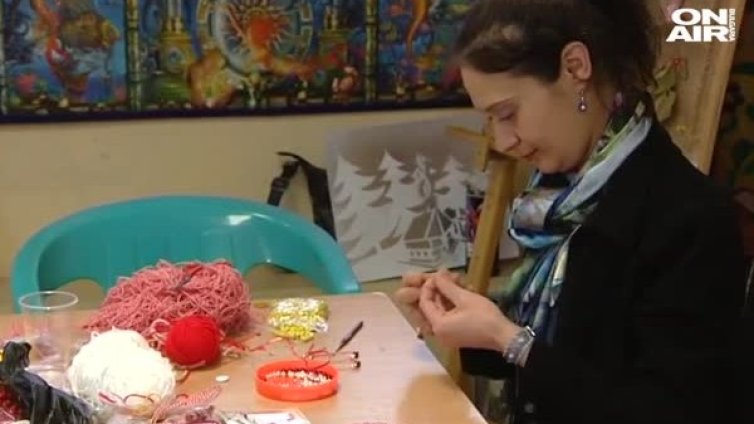 Пациенти творят благотворително мартеници в Александровска