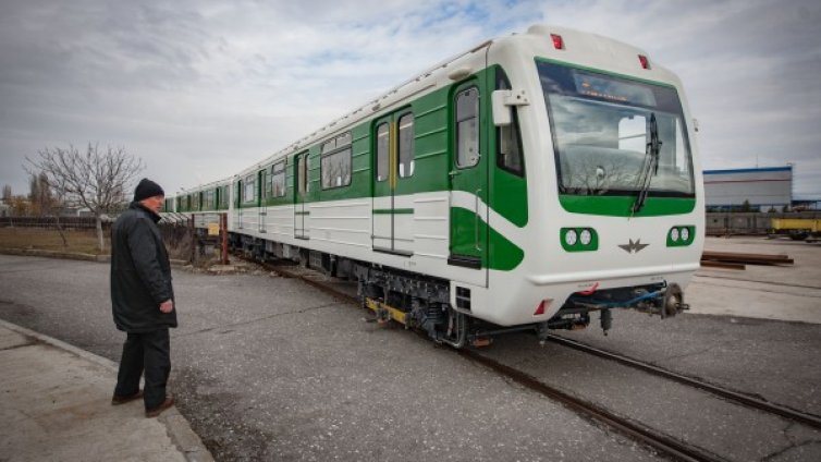 От старо ново: Ремонтираха метровлакове, тръгват до месец