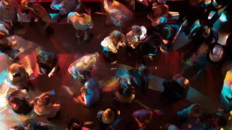 Спипаха 16 непълнолетни в клубове в Пазарджишко 