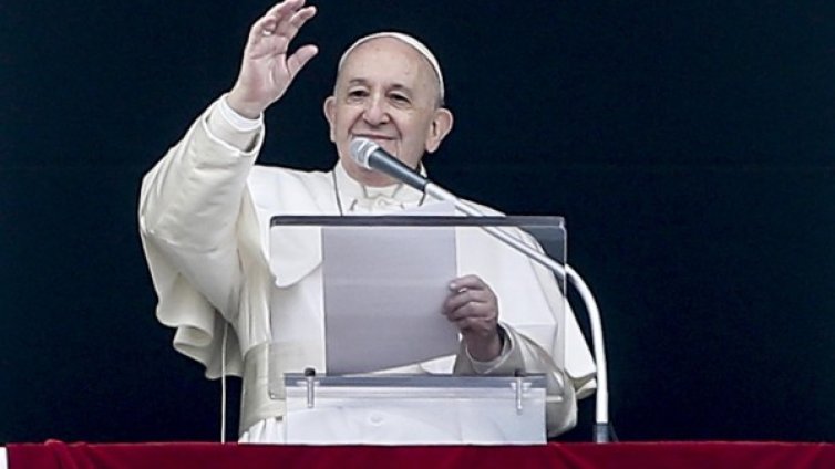 Тестът показа: Франциск не е болен от новия вирус