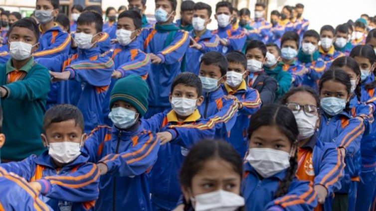 Коронавирусът принуди 300 млн.ученици да си останат вкъщи