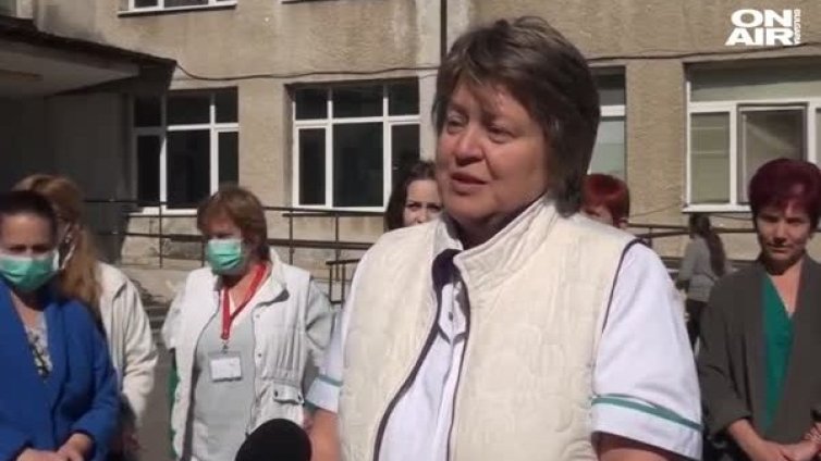 Сестри от Карлово на протест, подкрепят колежките си