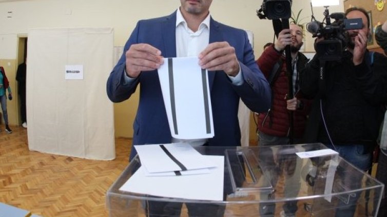 Не една, а две седмици между двата тура на изборите иска ЦИК 