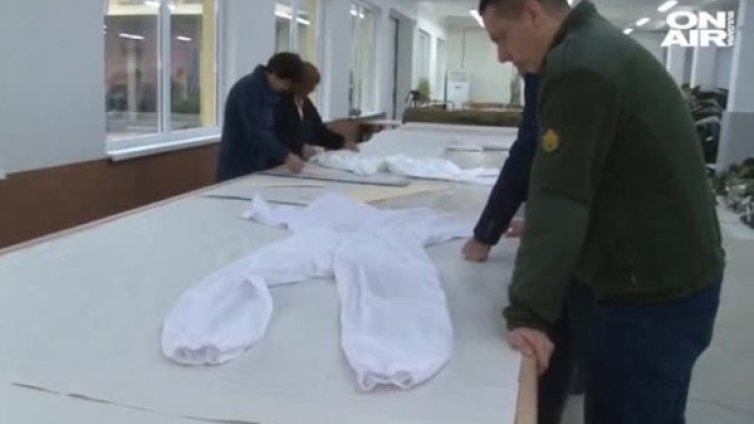 Защитни маски и облекла... В Калофер шият денонощно