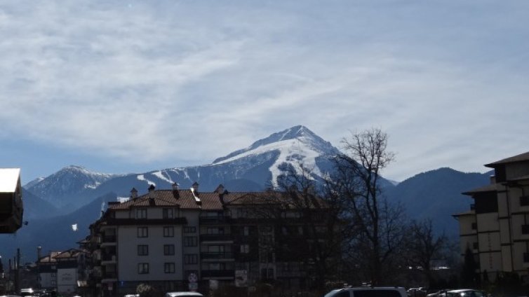 Сервитьорка от Банско със съмнения за коронавирус  