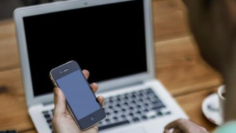 Почистване на мобилния в сезона на вируса: Как?