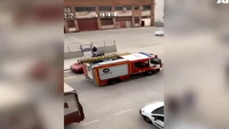 1 загинал и 13 ранени при експлозия в химически завод в Барселона