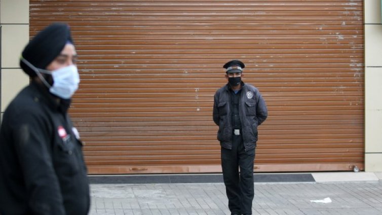 Индия спира да издава визи заради COVID-19 