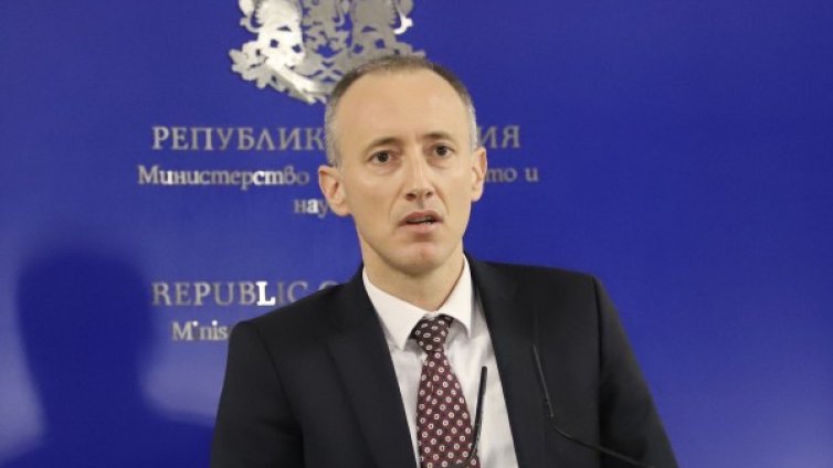  Красимир Вълчев: Не обмисляме отлагане на изпитите 