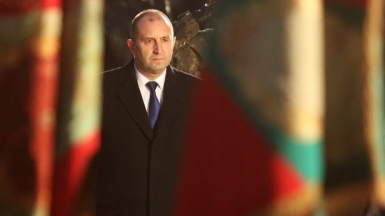 Радев разговаря с Екатерини Сакеларопулу за бежанците