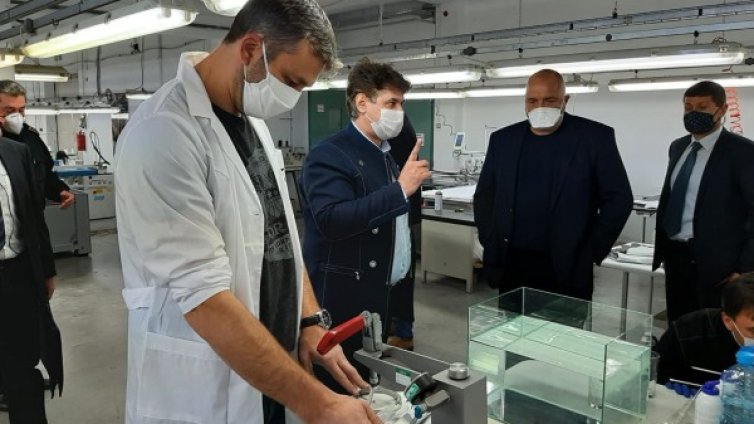 Борисов от Враца: За два дни ще се направят 1900 защитни облекла 