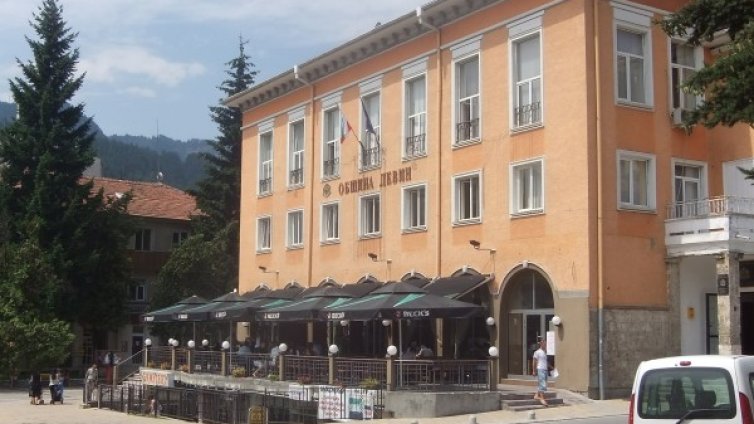 И Девин въвежда вечерен час за непълнолетни