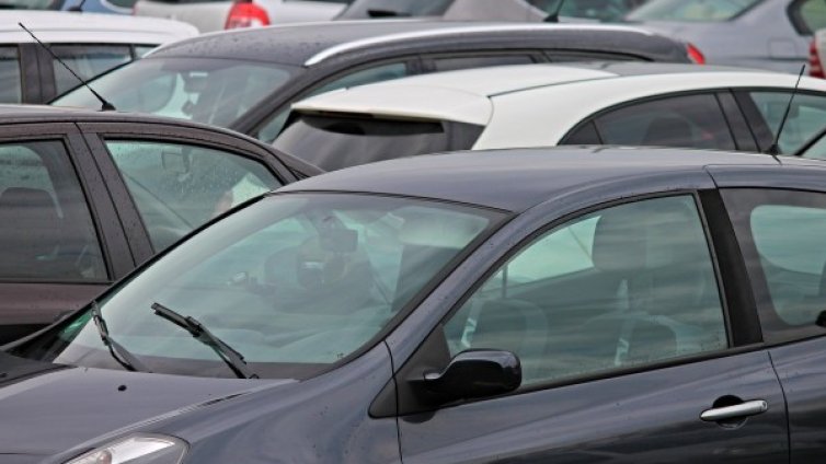 Продажбите на коли в ЕС се срина, най-лошото начало от 2013 г. 