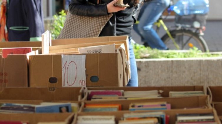 Търговците в София да не плащат тротоарно право и общински наем