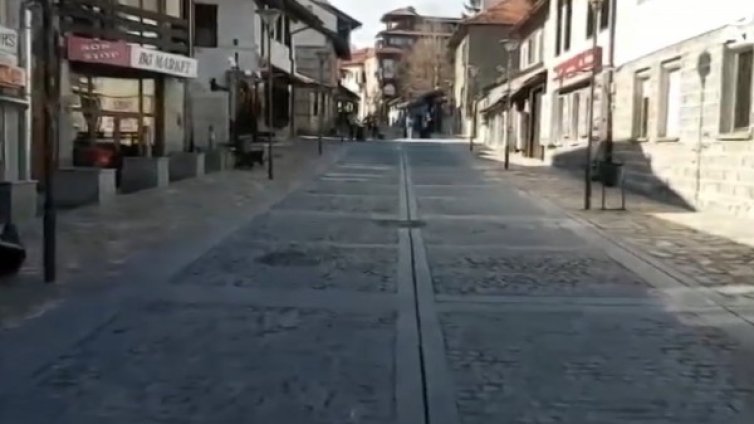 Кадри от блокирания курорт Банско - празни писти, пусти улици...