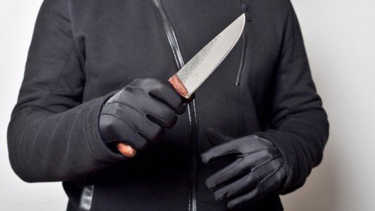 Наръгаха мъж с нож в София
