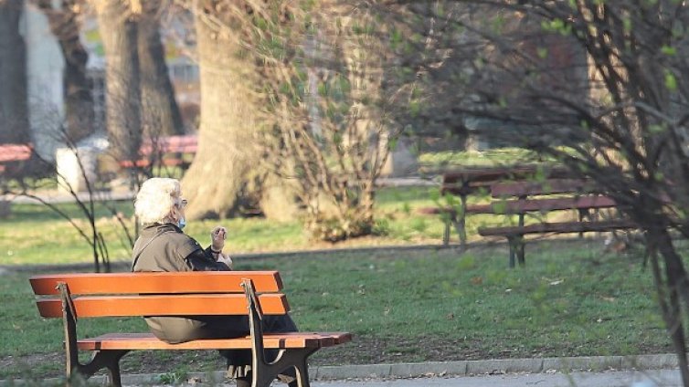 Въпреки забраната &ndash; софиянци прекарват съботата в парковете