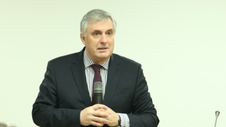 Калфин: Да почерпим от европейския опит за справяне с кризата