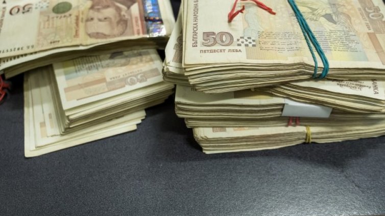 Крадци отмъкнаха шкаф с 9 бона от офис във Великотърновско