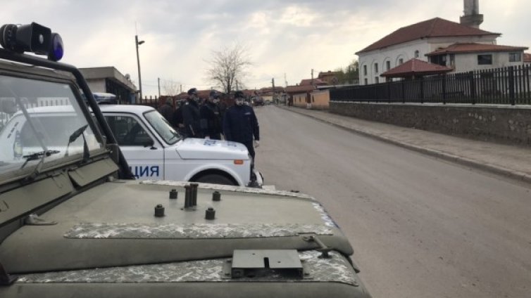  Кмет въведе вечерен час в 17 села 