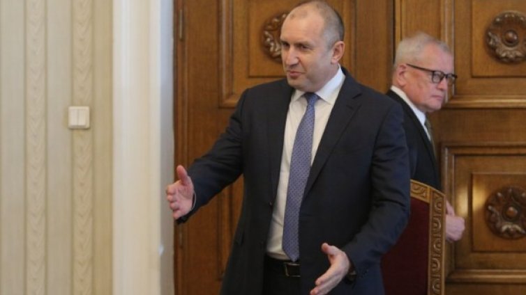 Радев: Вярвам, че скоро отново ще аплодираме артистите