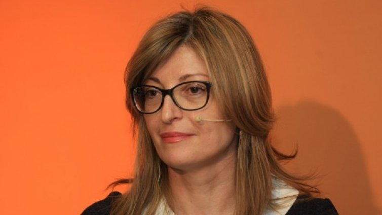 Екатерина Захариева: Над 700 българи искат да се приберат