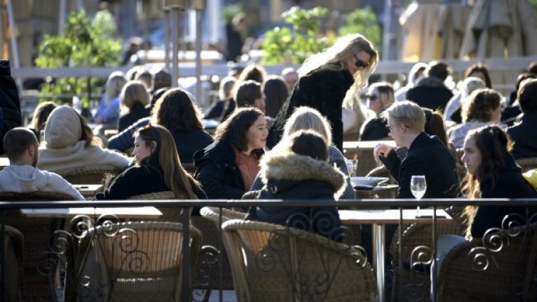 Необичайният подход на Швеция и ще промени ли тактиката си?