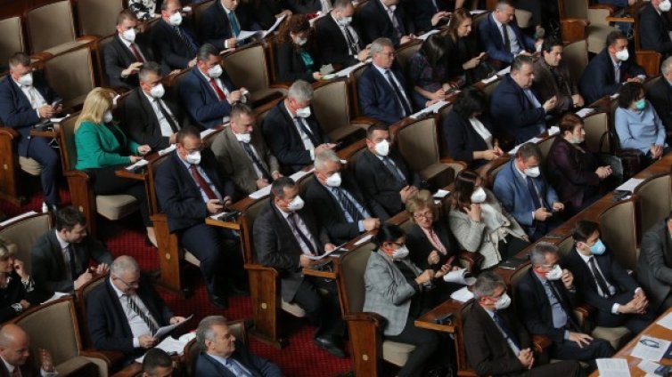 Депутати и администрацията ще минат тестове за коронавирус