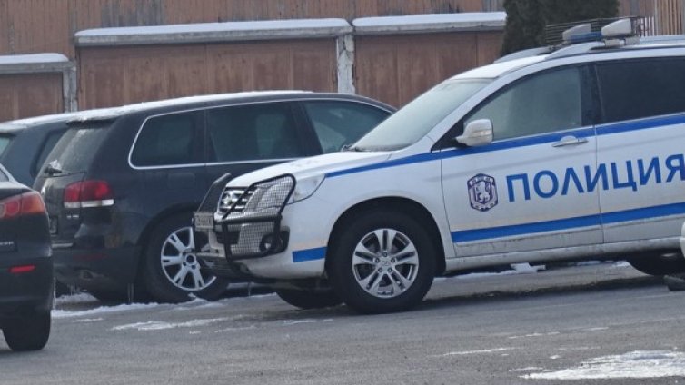 Полицията задържа двама със синтетична дрога на улицата 