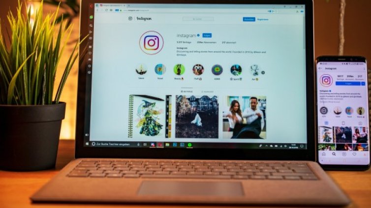 Финландия във време на криза впряга на работа... инфлуенсърите