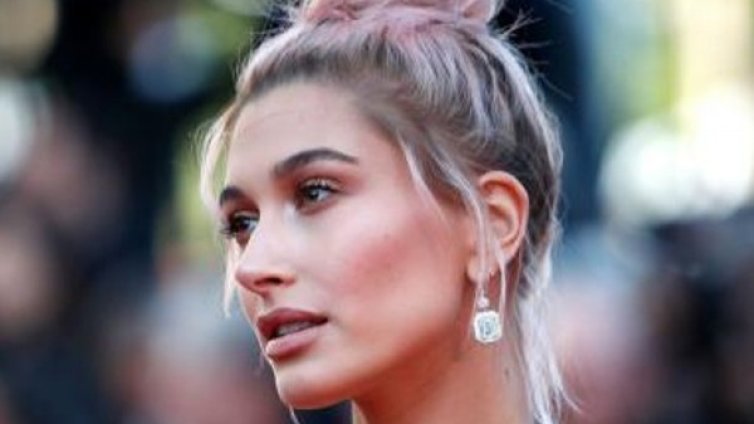 Хейли Бийбър разкрива тайната си за красива кожа