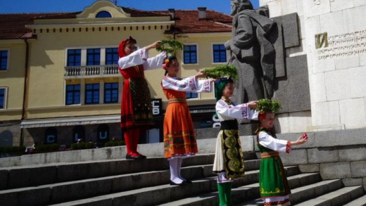 Лазаровден е! Почитаме светеца, чието име е символ на здраве
